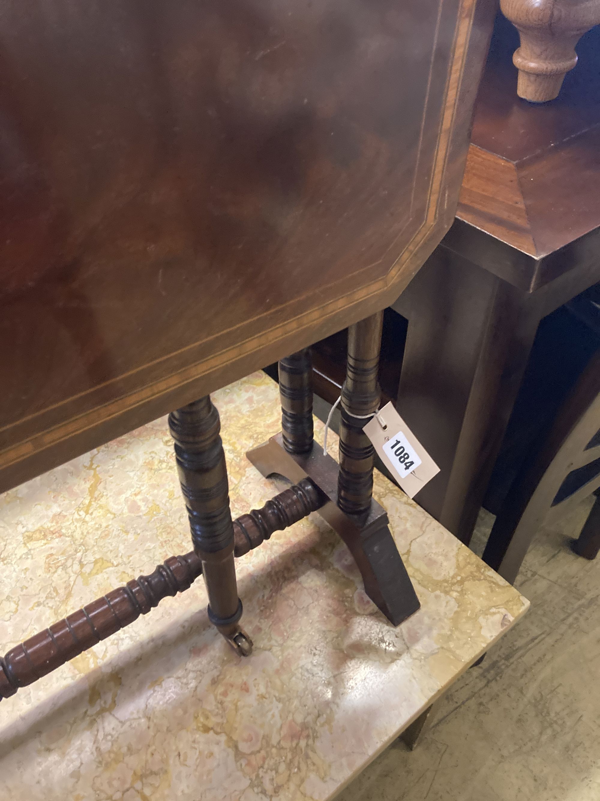 An Edwardian inlaid mahogany Sutherland table, width 60cm, depth 16cm, height 61cm